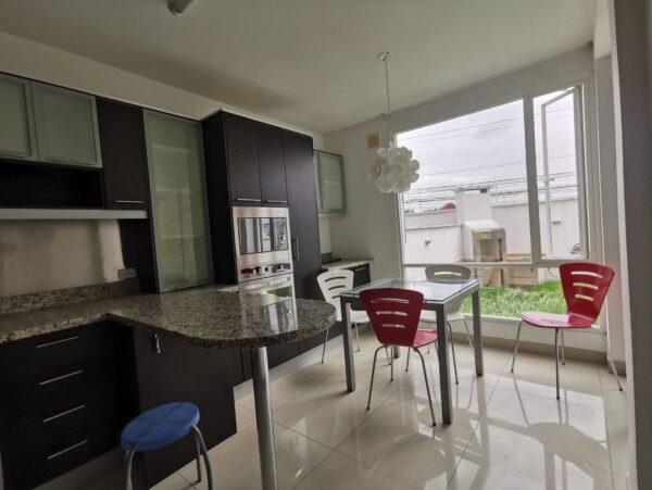 Casa en Arriendo Sector El Aromito Cumbaya Quito - Image 3