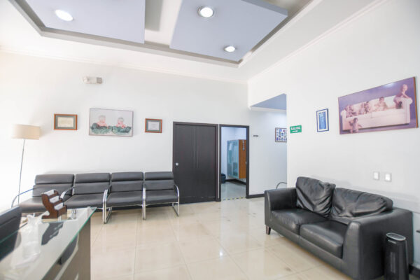 Oficina en Venta 280 m² Gaspar de Villarroel y 6 de Diciembre - Image 3